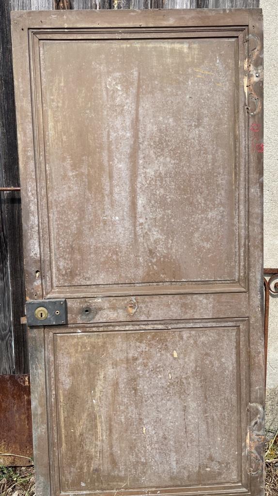 Porte à deux panneaux