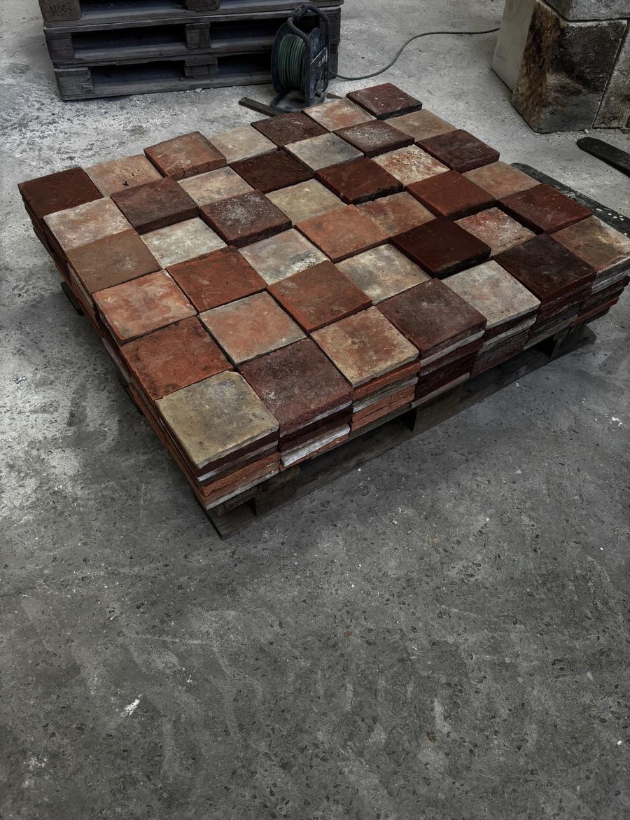 Carrelage ancien recoupé et vieilli