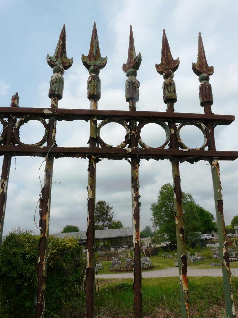 Grille  de defence en fer forgé